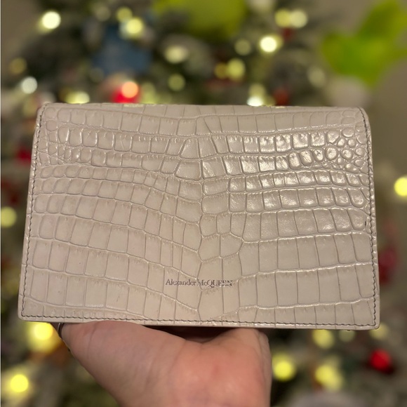 Alexander McQueen Small Skull White Crocodile-Embossed Leather Crossbody Bag - Picture 3 of 12